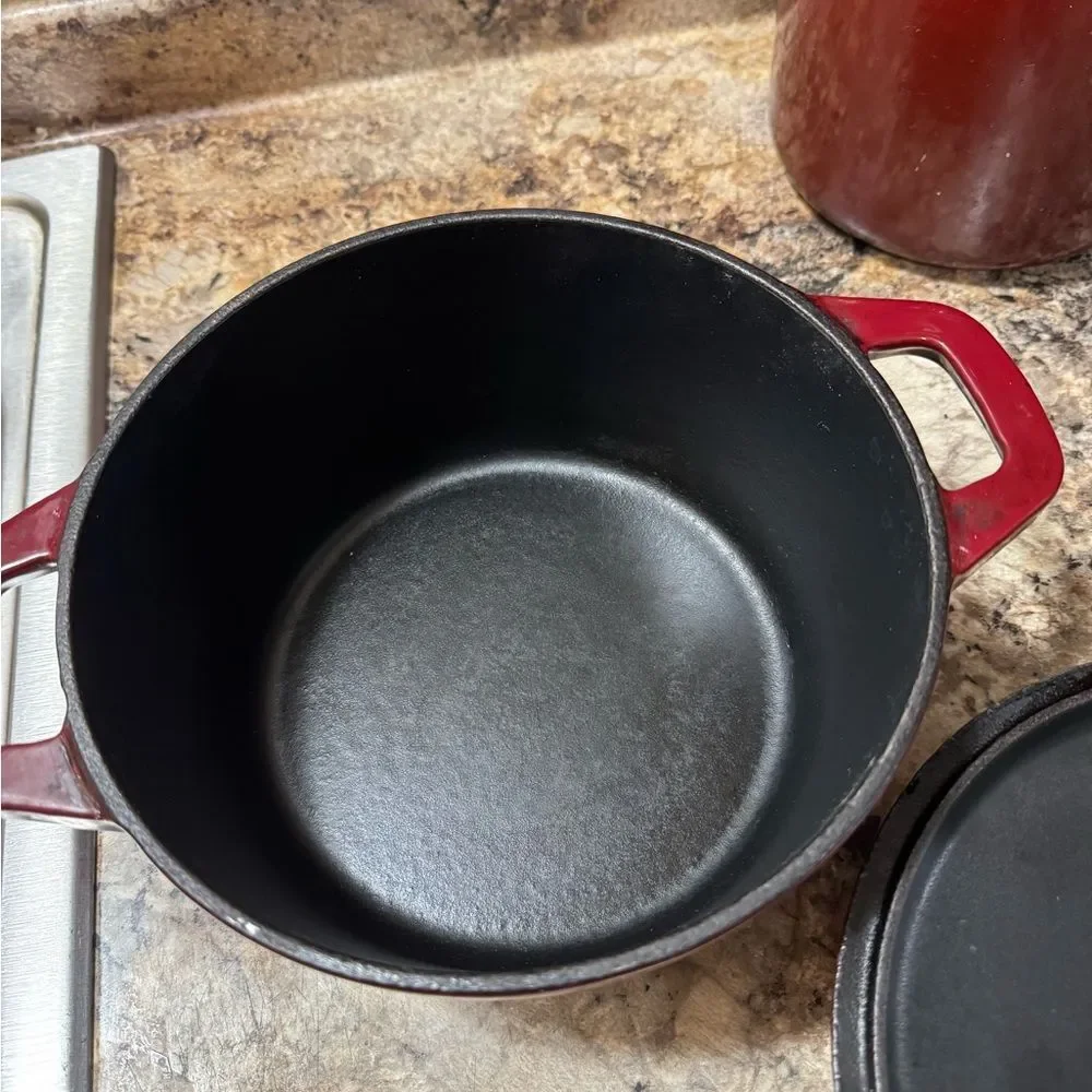 HK Iron Pot - Picture 2 of 6